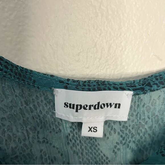 SUPERDOWN Becca Square Neck Top in Teal Snake XS - Picture 9 of 9